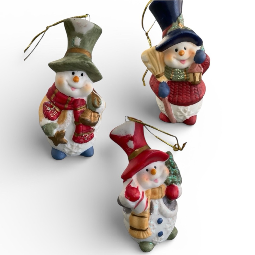 HANNA’S HANDIWORKS (3) Snowmen Ornaments Resin 4” Tall NWOT
